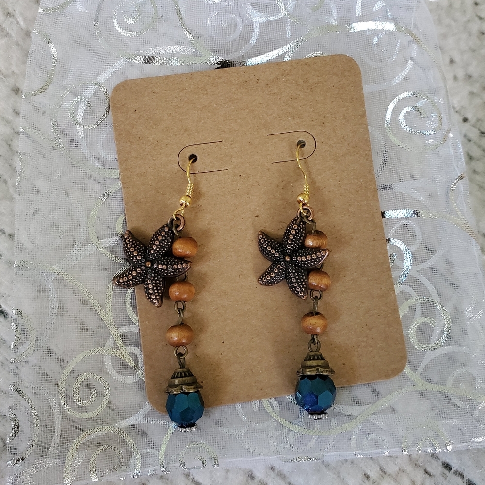 Starfish dangle earrings